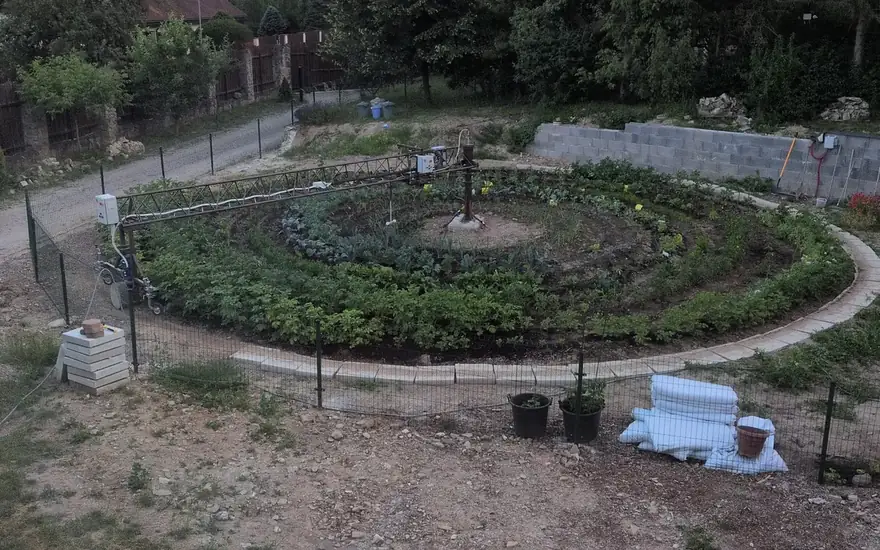 Malá farma Agrokruh pri rodinnom dome v Púchove